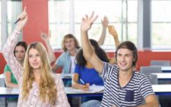 許多學生期待他們?nèi)甑膶嵉乜疾? class=