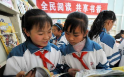 向小學(xué)生教授近距離閱讀