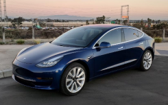 告知特斯拉Model3周產(chǎn)量據(jù)稱達(dá)2000輛股價(jià)大跌5%