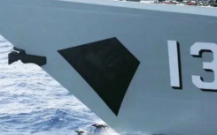 海豚群伴航人民海軍護航軍艦太美了