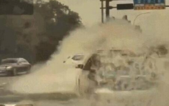 7輛車因錢塘江潮水漫堤受損獲賠