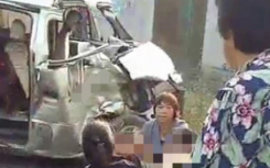 河南幼兒園接送車與大貨車相撞