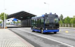 美科技公司用無人駕駛班車接送學(xué)生