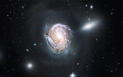 星系團(tuán)是一些最大的宇宙結(jié)構(gòu) 它們通過(guò)其成分的綜合引力保持在一起