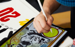 蘋果重點介紹使用iPadPro和蘋果Pencil重新詮釋棒球卡的藝術(shù)家