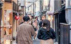 76%的人表示出國(guó)學(xué)習(xí)可以提高成果